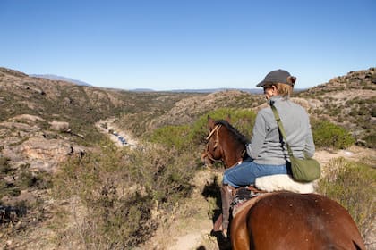 Hay muy buenos senderos para salir a andar a caballo.