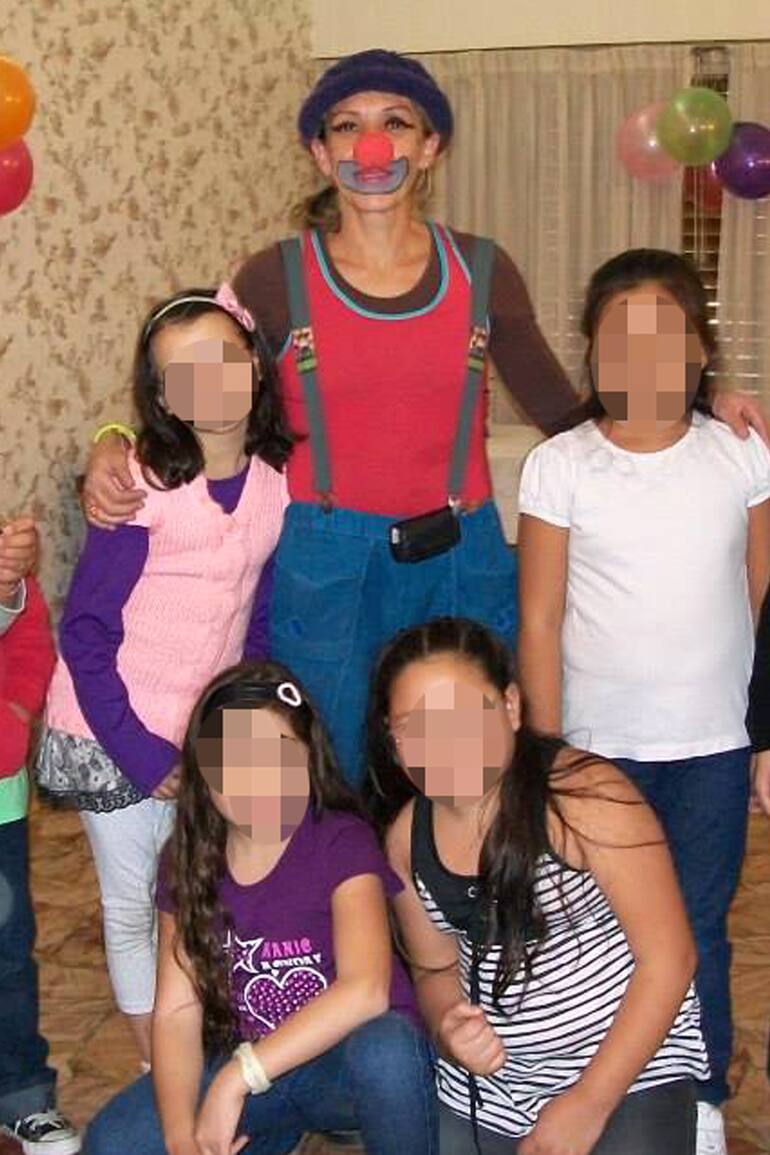 Hay muy pocas fotos nítidas de Claudia Ferro, quien desapareció a fines de 2016 y se dedicaba a animar fiestas infantiles