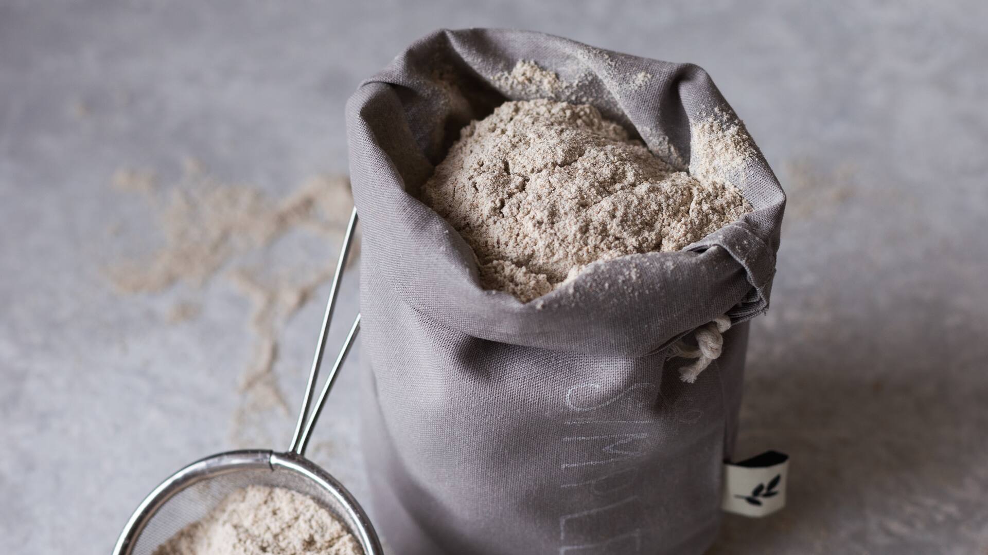 Hay para elegir una veintena de opciones de cereales y frutos para elaborar harinas