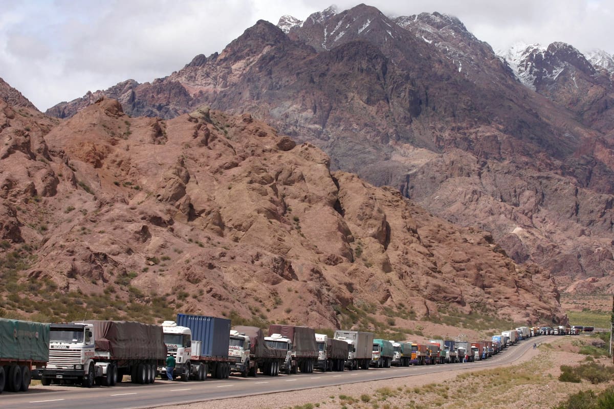 Hay pasos por los que pasan entre 500 y 1500 camiones por día