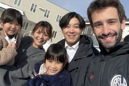 "Hay personas que considero amigos en Japón, pero no son tantos como los que tengo en mi país. Generalmente se trata de japoneses que vivieron en el exterior y son más sueltos a la hora de conocer gente, seguramente porque conocieron otras culturas y saben cómo manejarse".