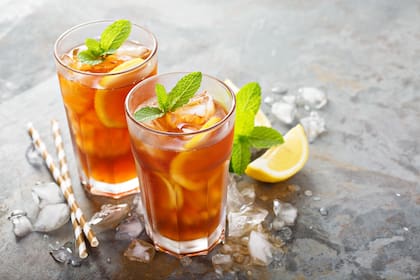 Hay que dejar las gaseosas y optar por opciones como el té helado