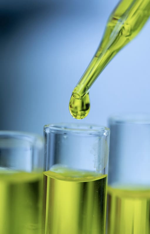 Hay que distinguir entre el CBD (cannabidiol) que es un componente no psicoactivo, y el THC (tetrahidrocannabinol), que es el componente psicoactivo en el producto recreacional