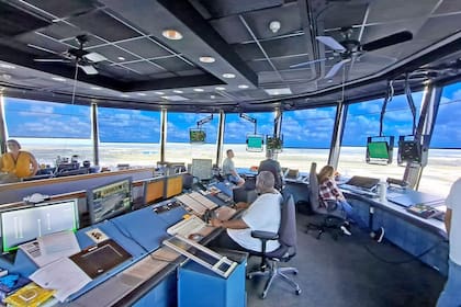 Hay que pasar una dura formación para volverse controlador aéreo en Estados Unidos