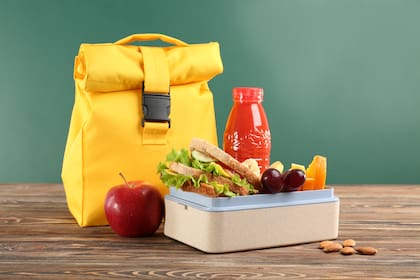 Hay que procurar que no se coloquen alimentos limpios junto a otros que estén sucios