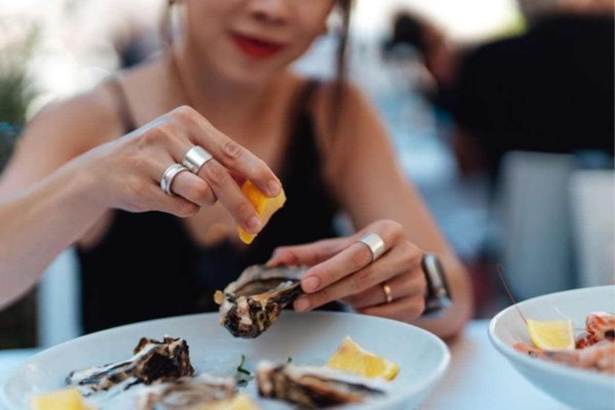 Hay que tener cuidado al consumir ostras crudas