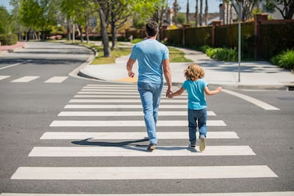 Hay quienes creen que respetar a los hijos es no solo escucharlos, sino hacer y dejarlos hacer lo que ellos quieren