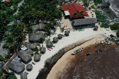 Hay rincones de algunas playas del Caribe mexicano en las que la acumulación de sargazo es más evidente