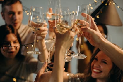 Hay rituales sencillos se pueden practicar con los invitados en Año Nuevo para concretar los deseos de 2023