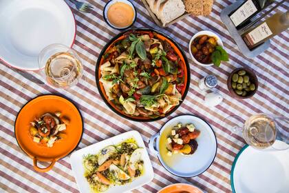 Hay sabores "temáticos" que se agrupan por áreas y van bien juntos, como estos vegetales salteados con salsa de soja, albahaca y sésamo