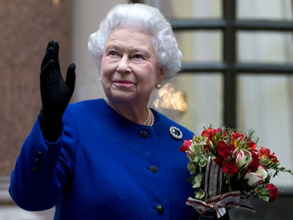 Hay secuencias que quedan inmortalizadas en la memoria colectiva, muchas de las cuales están acompañadas de frases resonantes, y una de ellas es de la autoría de la reina Isabel II