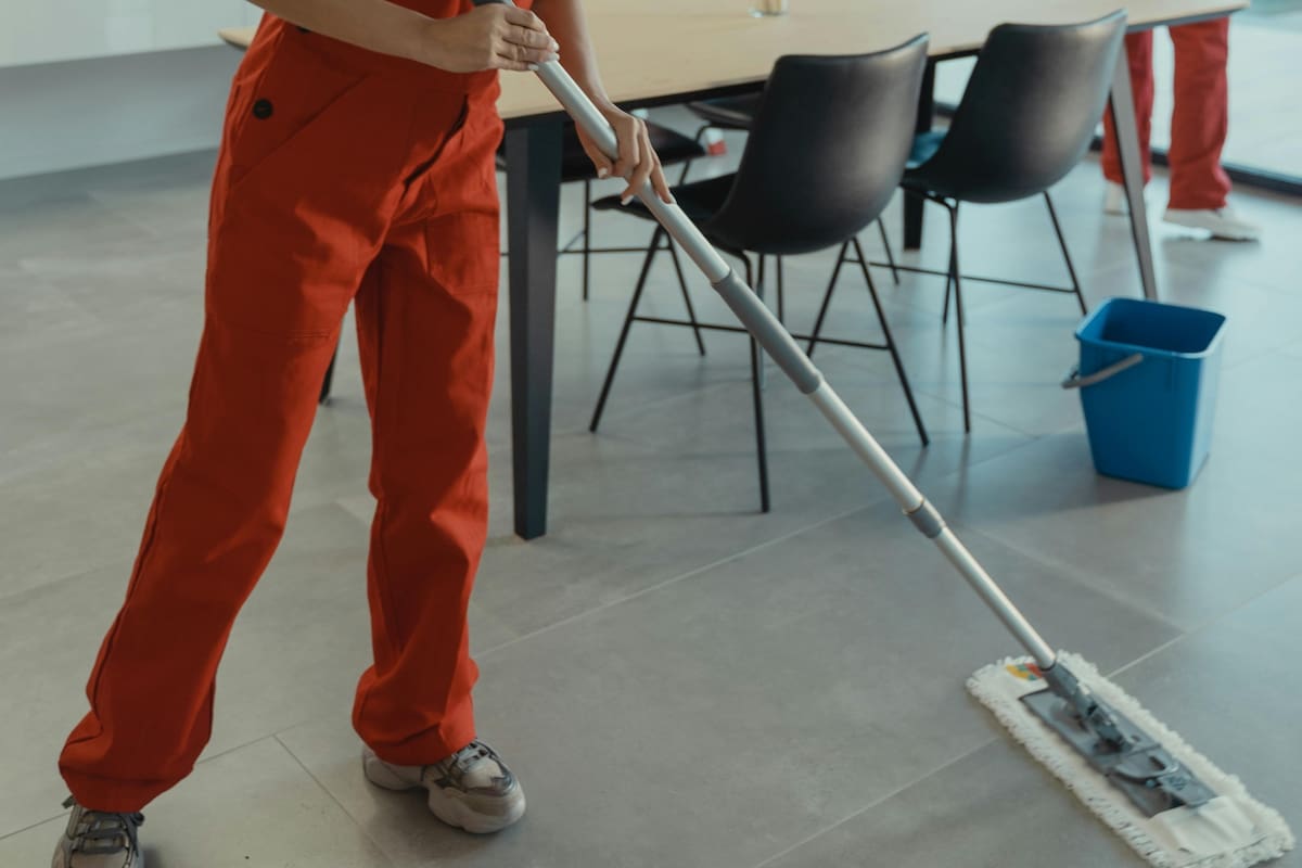 Hay un error que muchos cometen al trapear (Foto ilustrativa: PEXELS)