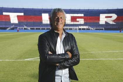 “Hay un grupo nuevo de técnicos que quiere demostrar que trabaja 20 horas por día, allá ellos”, asegura Pipo