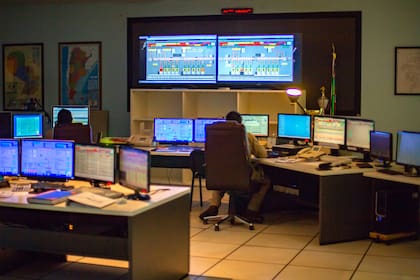 Hay un puesto central de monitoreo y, además, uno extra cada cinco turbinas