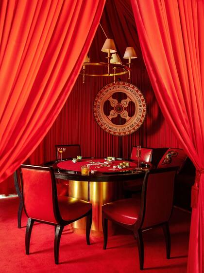 Hay una sala destinada a los juegos de naipes.