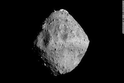 Hayabusa2 visitó el asteroide Ryugu para recolectar múltiples muestras.