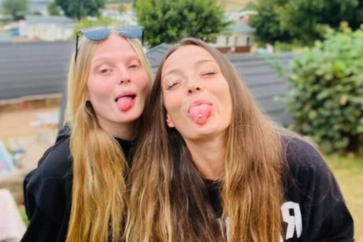 Hayley Thompson, a la derecha, junto a su hija Ciana de 18 años