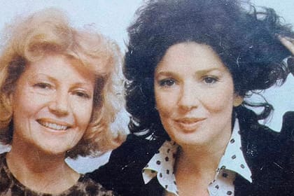 Hayworth junto a Graciela Borges, durante su visita a la Argentina, enn 1976