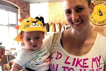 Heather Sarno se lleva a su hijo Jack, de cuatro meses, a la manifestaciones de Extinction Rebellion.
