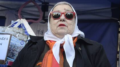 Hebe de Bonafini durante la ronda de hoy en la Plaza de Mayo, cuando cuestionó a dirigentes ligados a su espacio
