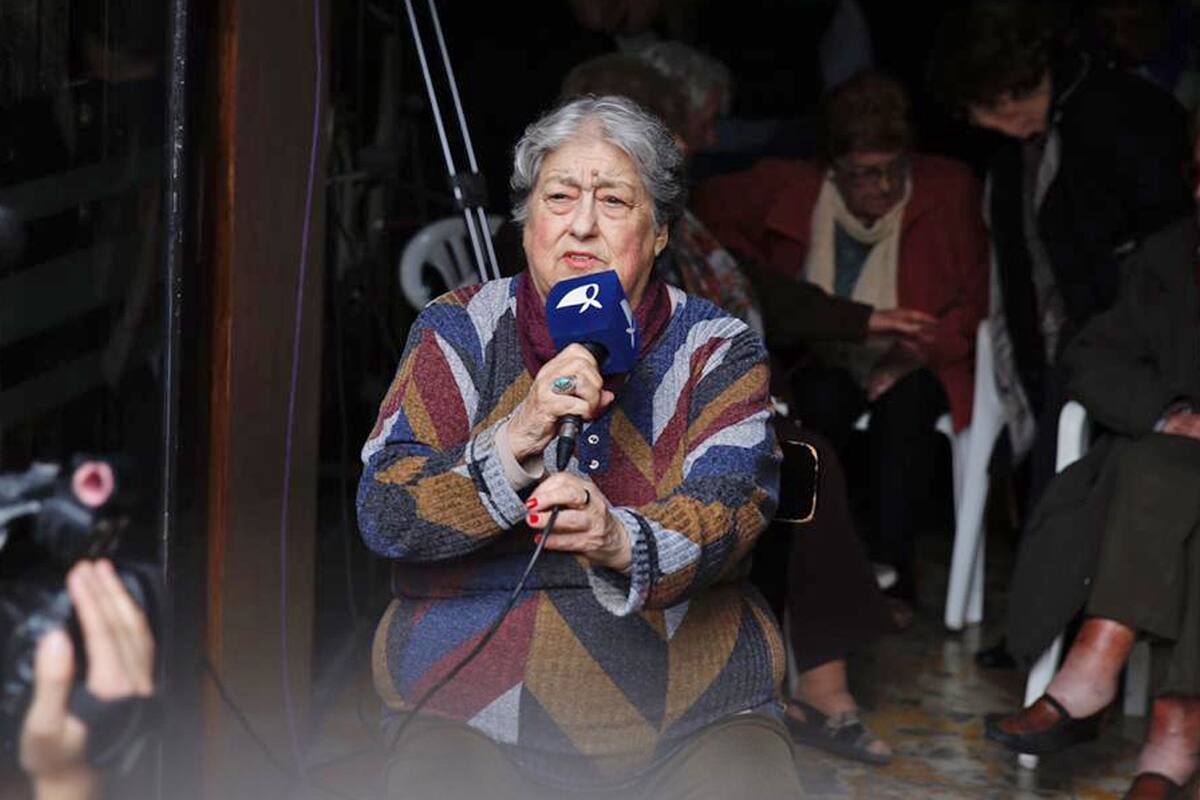 Hebe de Bonafini habla en la puerta de la Sede de Madres de Plaza de Mayo