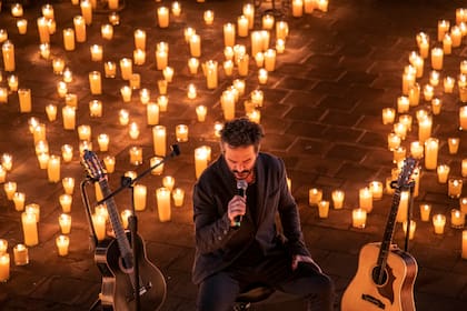 "HECHO A LA ANTIGUA", el show de Ricardo Arjona
