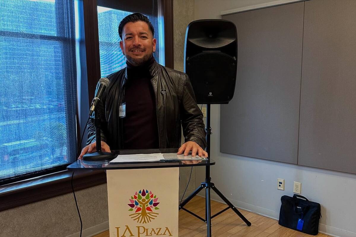Héctor Alessandro Negrete, activista mexicano criado en Los Ángeles desde los tres meses de edad, optó por regresar a su país natal después de pasar más de 40 años en Estados Unidos
