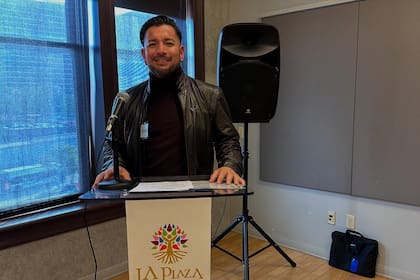 Héctor Alessandro Negrete, activista mexicano criado en Los Ángeles desde los tres meses de edad, optó por regresar a su país natal después de pasar más de 40 años en Estados Unidos