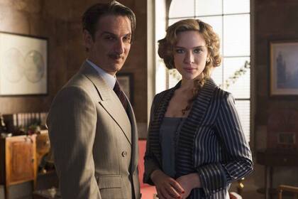 Junto a Ernesto Alterio en Las chicas del cable