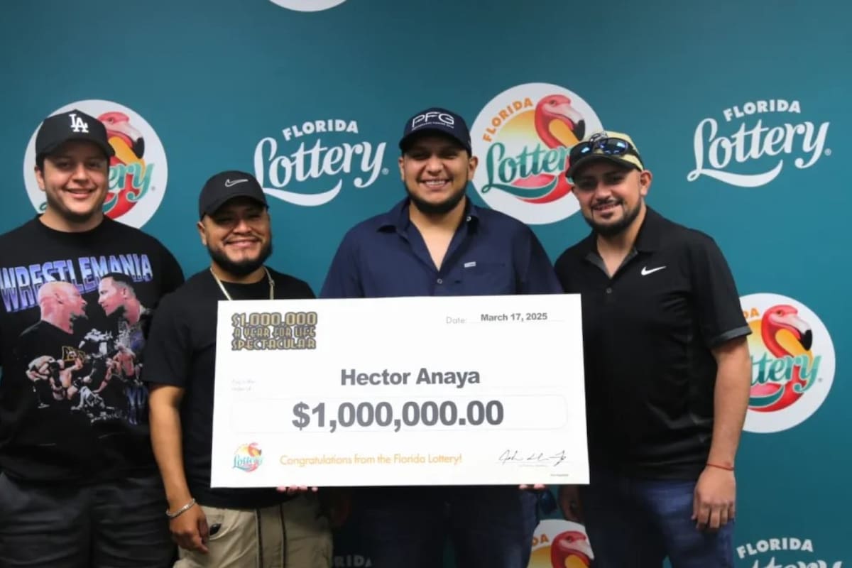 Héctor Anaya Jr., ganó el premio de $1 millón del espectacular juego raspadito $1,000,000 A Year For Life