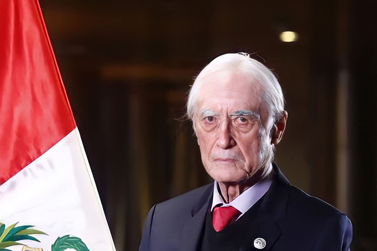 Héctor Béjar dejó su cargo tras menos de un mes