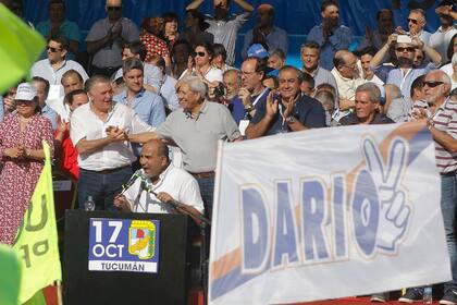 Héctor Daer y Carlos Acuña en el acto del PJ en Tucumán