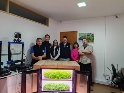 Héctor Haro, Cristian Morales, Verónica Gargaglione, Jorge Birgi
Lorena Bender, parte del quipo del EEA INTA Santa Cruz que trabaja en el prototipo MAPHI M2
