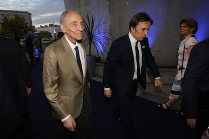 Héctor Magnetto, CEO del Grupo Clarín, ingresa al Centro de Convenciones de Buenos Aires junto al Secretario General de Redacción de LA NACION, José Del Rio