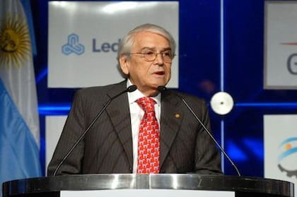 Héctor Méndez en la UIA