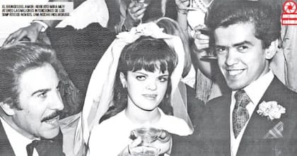 Héctor Ramón Sotelo y Teresita María Fauret, en la iglesia, acompañados por Galán (archivo Diario Crónica)