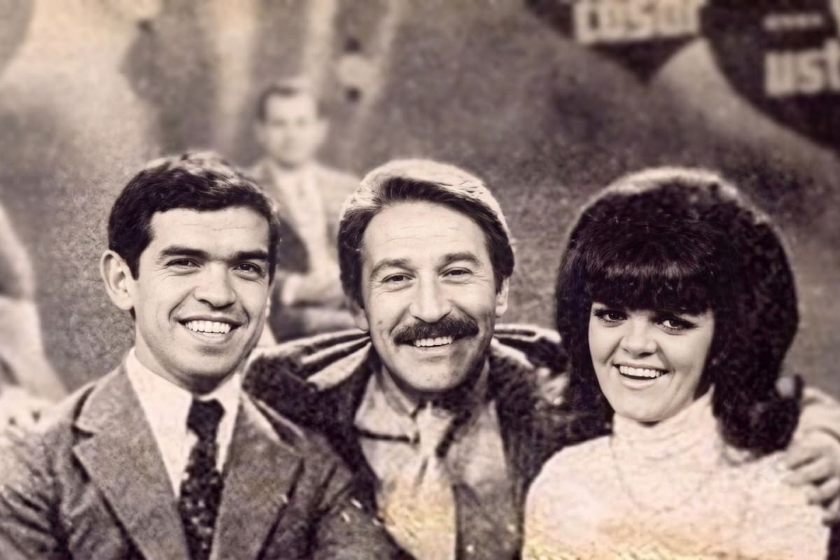 Héctor Ramón Sotelo y Teresita María Fauret junto a Roberto Galán en el set del histórico programa: "Yo me quiero casar, ¿y usted?"