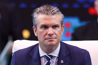 Hegseth en Vietnam para fortalecer lazos de defensa y afianzar a socio cauteloso