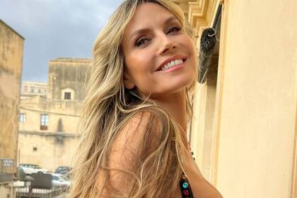 Heidi Klum causó furor en las redes sociales por su más reciente fotografía, en la que aparece casi sin ropa