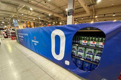 Heineken 0.0 se apropio de las góndolas de supermercado el día de elecciones.