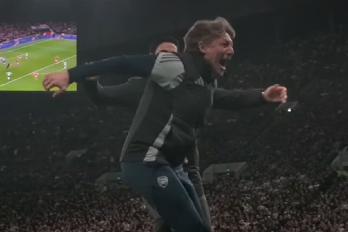 Heinze, asistente técnico de Arteta, celebra un gol de Arsenal sobre Tottenham