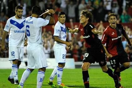 Heinze celebra su golazo de cabeza