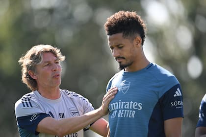 Heinze tiene un comportamiento paternalista con los jugadores del Arsenal
