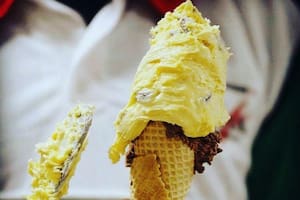 Helado de súper sambayón con almendras