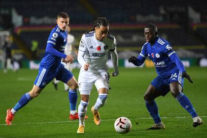 Helder Costa maniobra ante Mendy; el ataque de Leeds no tuvo profundidad ni claridad