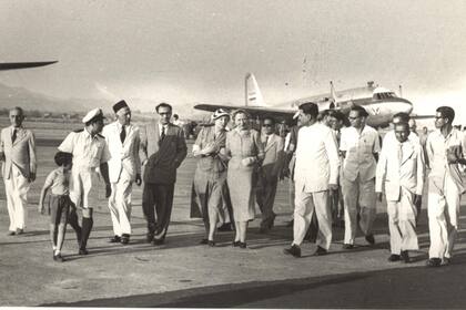 Helen en el aeropuerto de Mumbai en India en 1955. Ella viajó a 39 países de todo el mundo, abogando por las personas que perdieron la visión