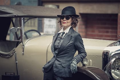 Helen McCrory como Polly Gray