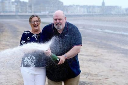 Helen y Lee Kuchczynski, ganadores de un premio de lotería Euromillones