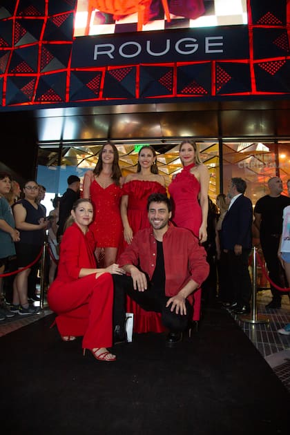 Helena Ayerza, Pampita, Guillermina Valdés, Stephanie Demner y Lizardo Ponce.
