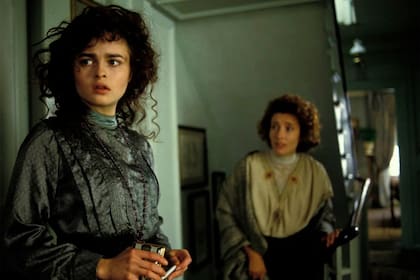 Helena Bonham Carter y Emma Thompson en El fin del juego, de 1992